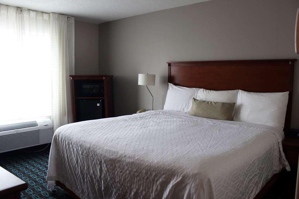 Wingate By Wyndham Dayton North Hotel Room photo