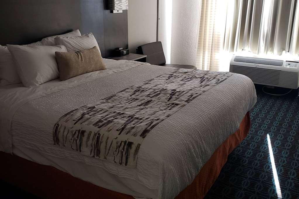 Wingate By Wyndham Dayton North Hotel Room photo