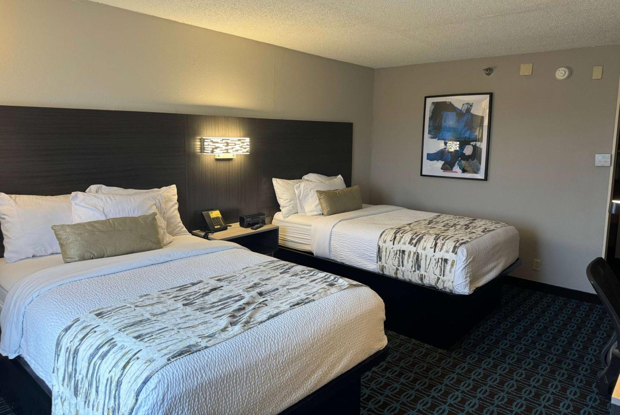 Wingate By Wyndham Dayton North Hotel Exterior photo