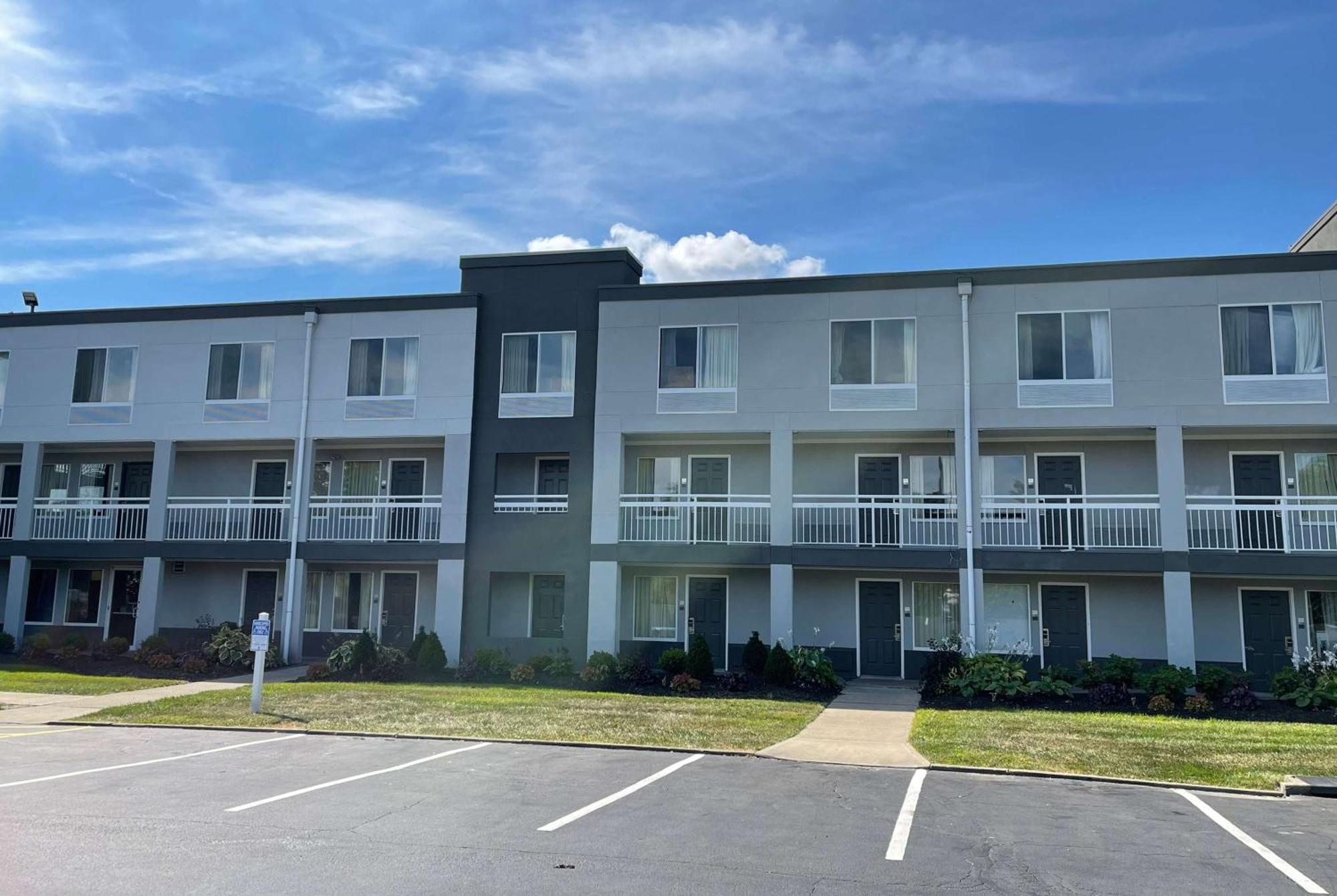 Wingate By Wyndham Dayton North Hotel Exterior photo